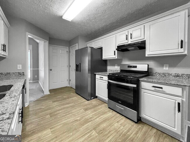 Building Photo - 6825 Wells Ct