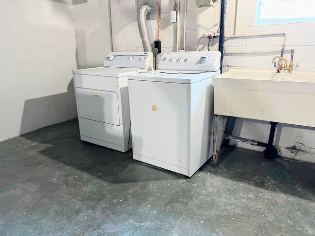 Building Photo - Comfortable 2 Bedroom in Convenient Location