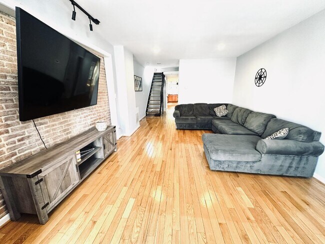 Foto del edificio - 2517 Foster Ave