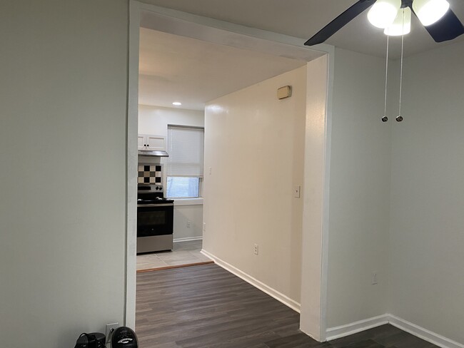 Foto del edificio - 615 N Calhoun St