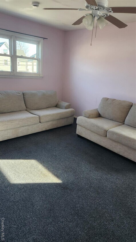 Foto del edificio - 17 Stewart Ave