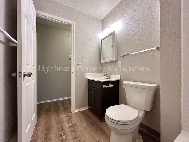 Foto del edificio - 2134 McKee Ave SW