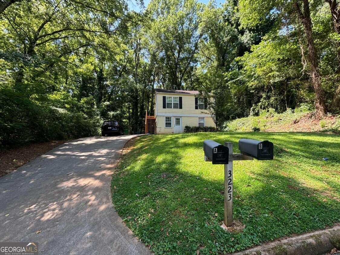 Primary Photo - 3223 Altacrest Dr