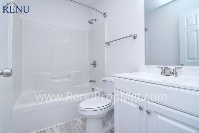 Foto del edificio - Available Now!