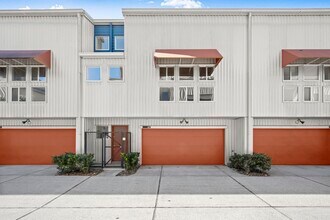 Building Photo - 2605 Calumet St