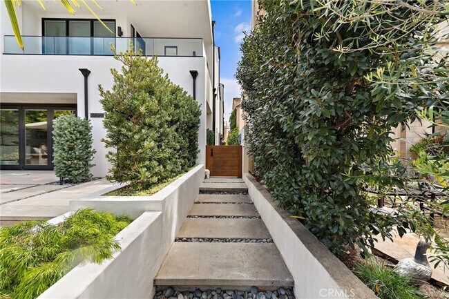 Foto del edificio - 304 Iris Ave