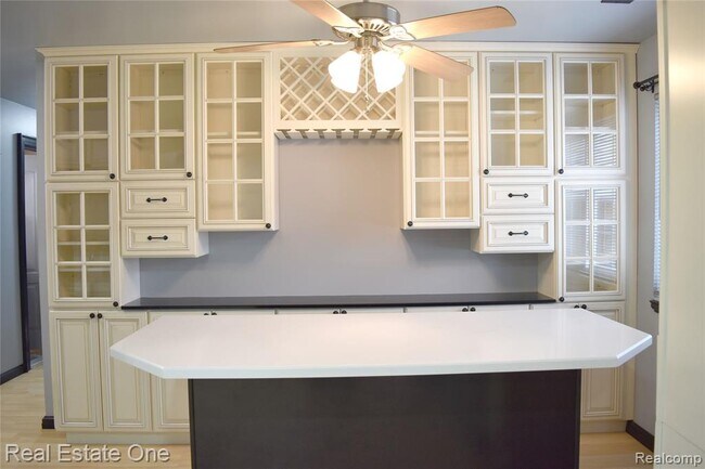 Foto del edificio - 460 Baldwin Ave