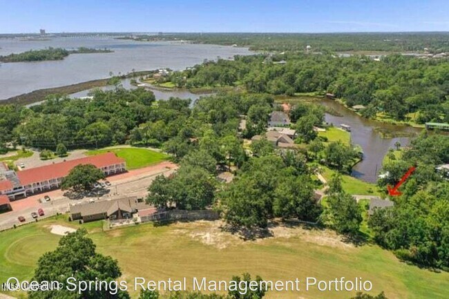 Foto del edificio - 3 br, 3 bath House - 13820 Fairway Drive