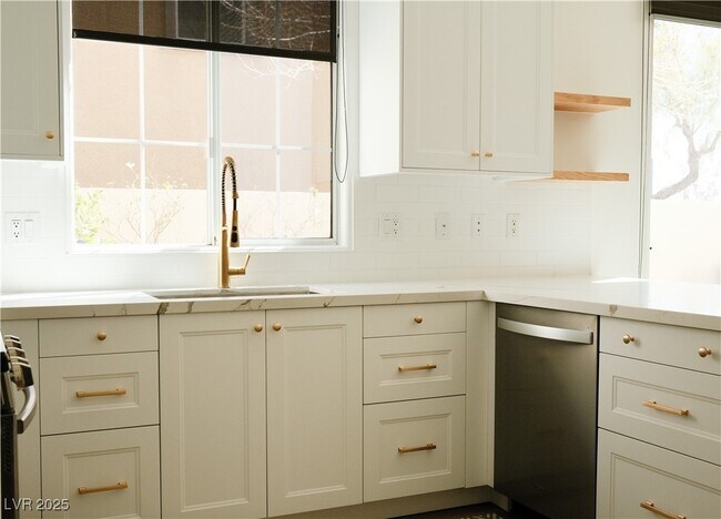 Foto del edificio - 2276 Aragon Canyon St