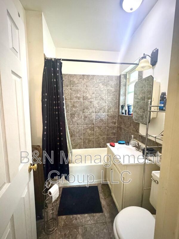 Foto del edificio - 1057 W Dakin St