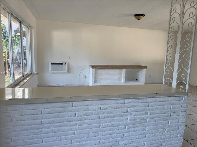 Foto del edificio - 730 NE 122nd St