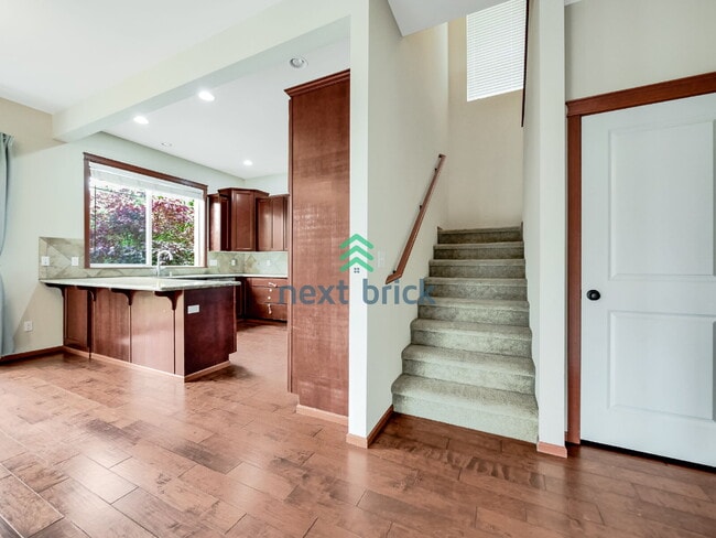 Foto del edificio - 4 Bed and 3 Bath Lake View Single-family Home is Available for Rent!