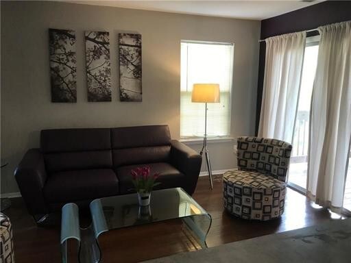 Foto del edificio - 1401 Sweet Briar Ct