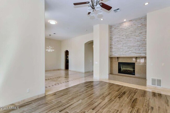Foto del edificio - 15842 E Sunflower Dr