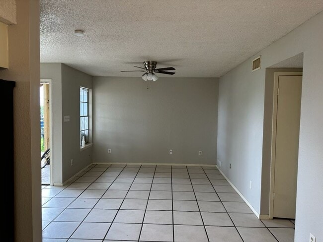 Building Photo - 5004 Weidemar Ln. Apt. B
