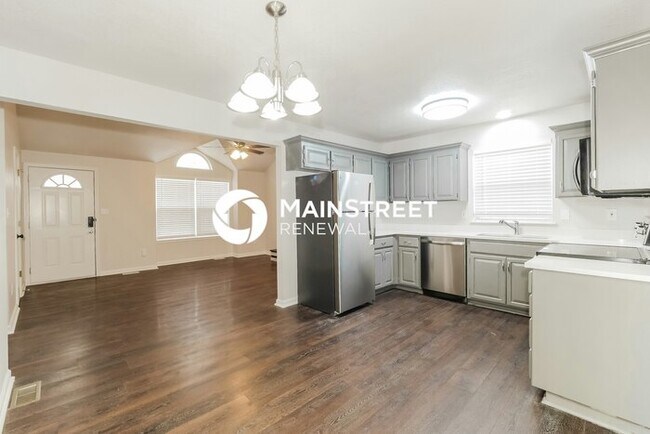 Foto del edificio - 4 Bedroom Pet-Friendly Home in BLUE SPRINGS, MO with Main Street Renewal