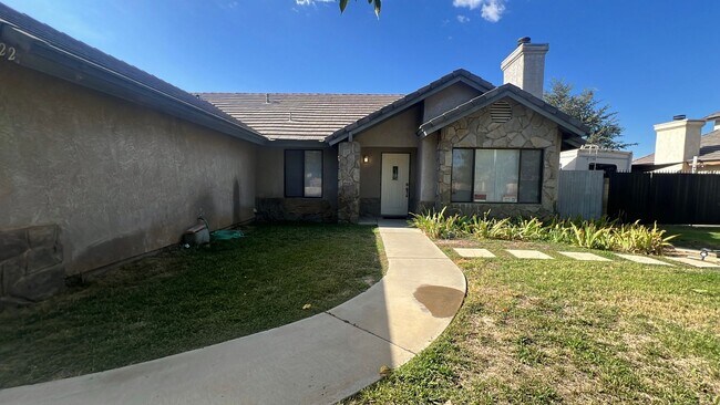 Building Photo - East Lancaster Home