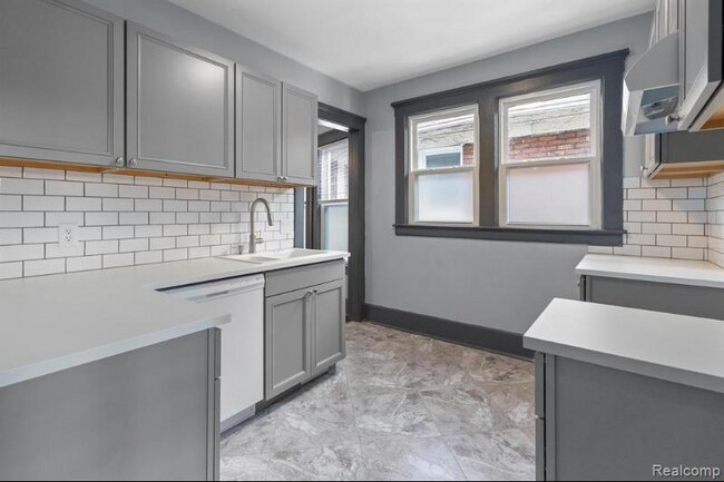 Building Photo - 1505 W Euclid St