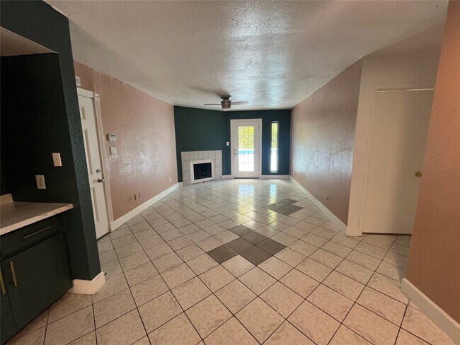 Foto del edificio - 8405 Wilcrest Dr