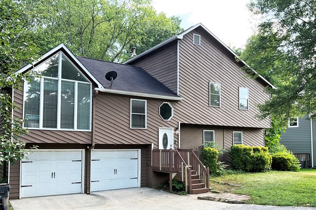 Building Photo - 2417 Broward Dr NE