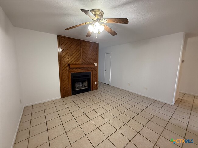 Building Photo - 205 Jason Dr