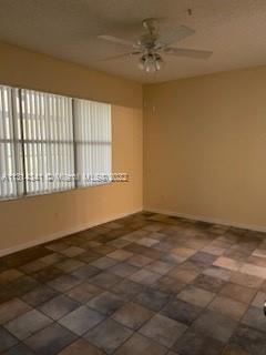 Building Photo - 6015 Lake Pointe Dr