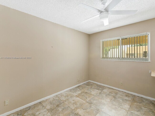 Foto del edificio - 2935 SW 22nd Ave