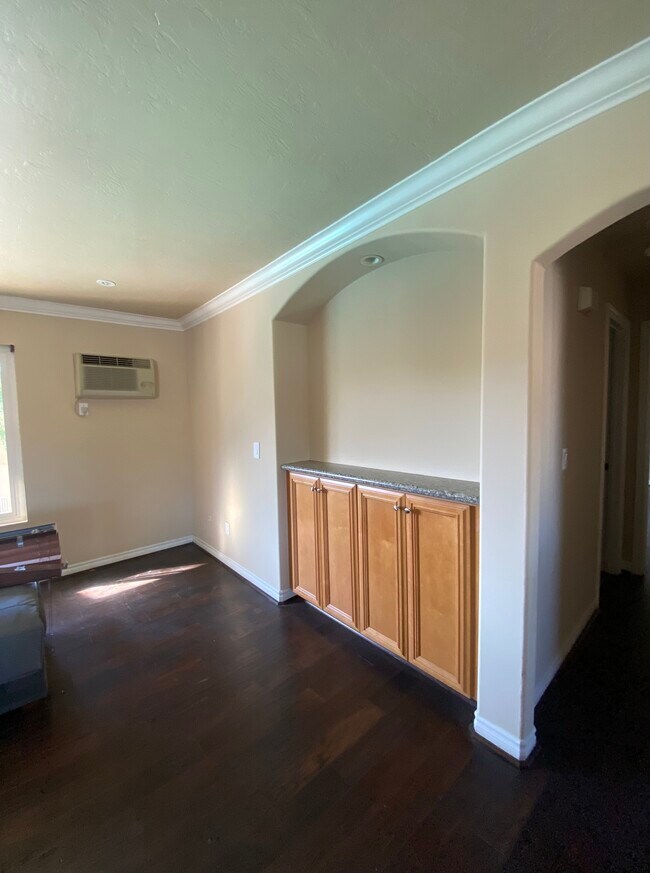Sala de estar con aire acondicionado - 4849 Williamsburg Ln