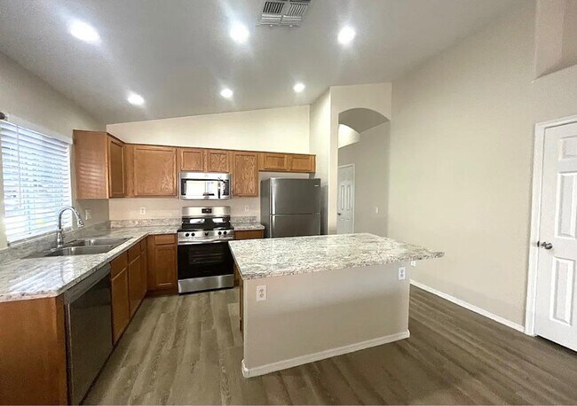 Foto del edificio - 1815 N 120th Dr