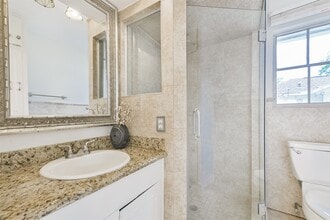 Building Photo - 12223 Old Oaks Dr