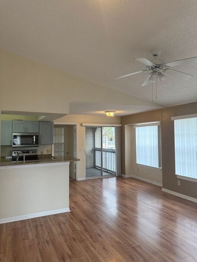 Foto del edificio - Beautifully remodeled 2/2 condo in Tradewinds, Metrowest!