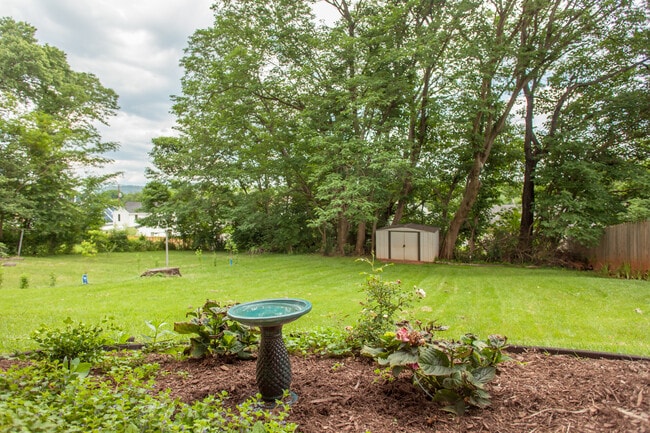 peaceful garden - 402 13th ST NE