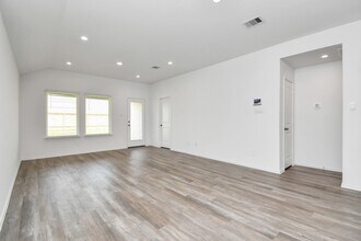 Building Photo - 24430 Elmwood Falls Dr