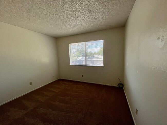 Foto del edificio - 2 Bed/1 Bath Foothill Farms Condo with Private Patio