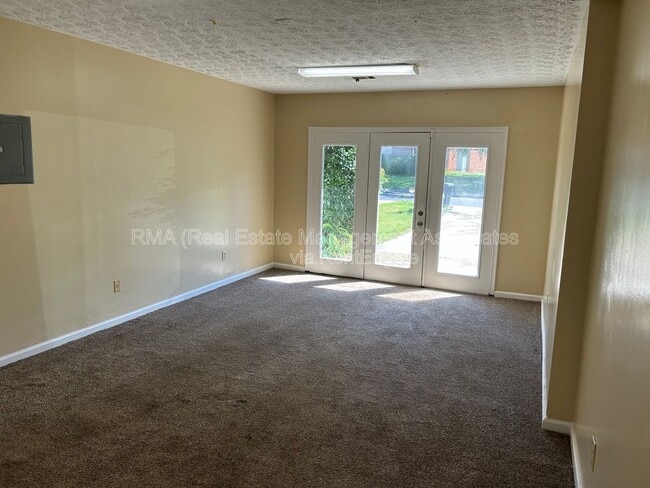 Building Photo - 103 Waterford Way