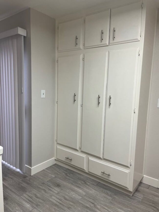 Building Photo - SH6012C