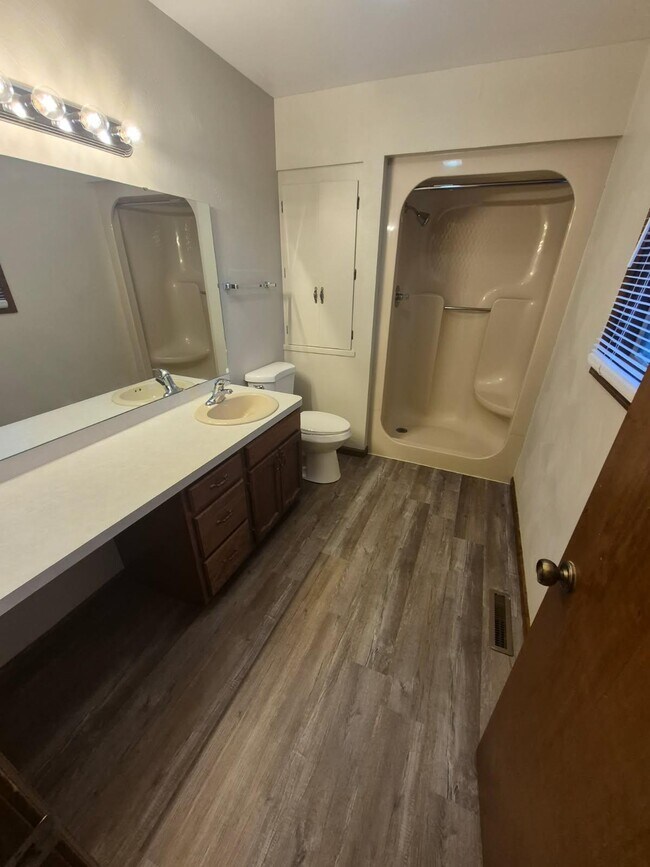 Foto del edificio - 4906 Russell St