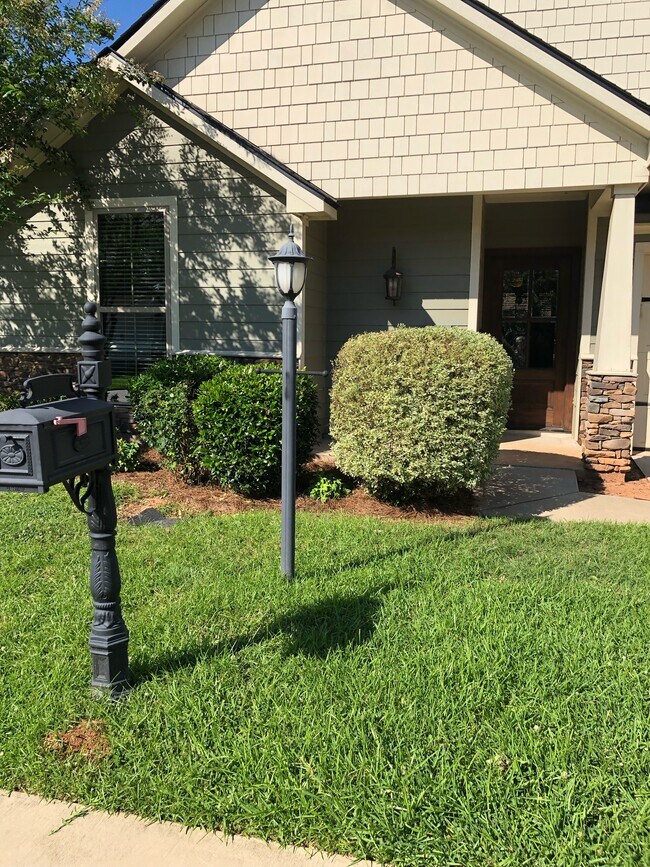 Building Photo - 5006 Ames Pl