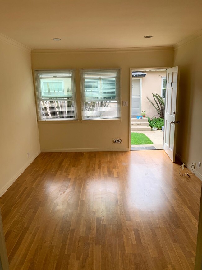 Building Photo - 829 Grant St