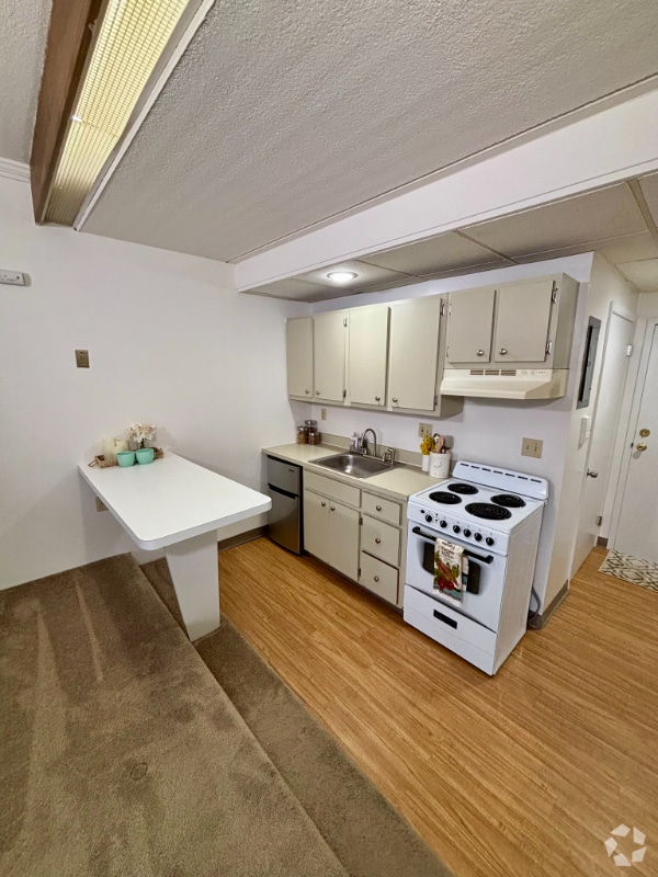 Building Photo - 2668 Elmwood Ave