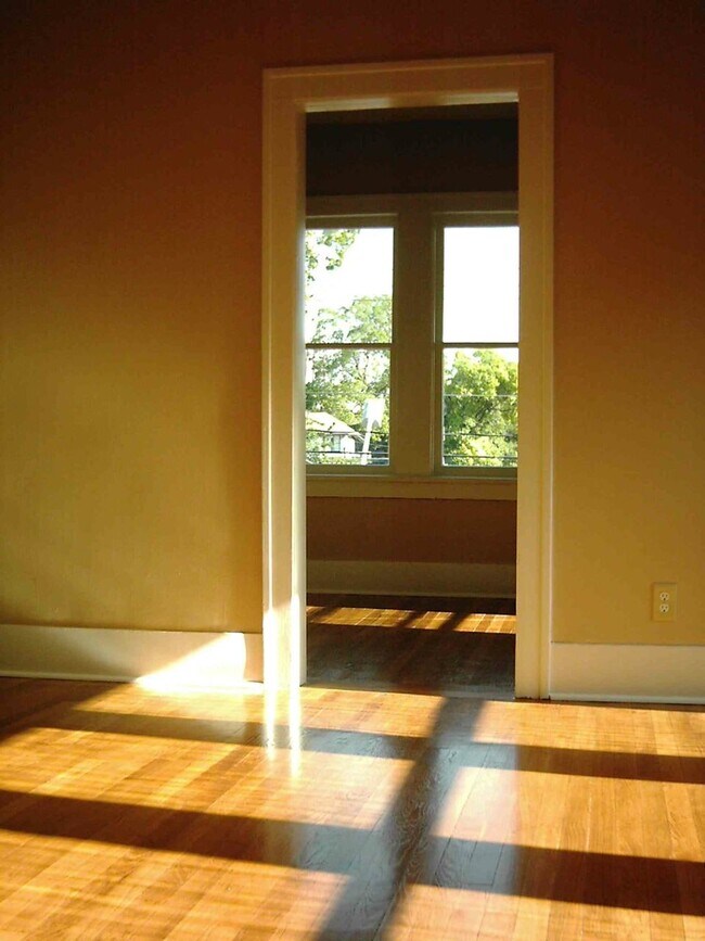 Foto del edificio - 1118 Autrey Street, Unit 4