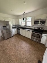 Building Photo - 17 W Oak Ridge Dr