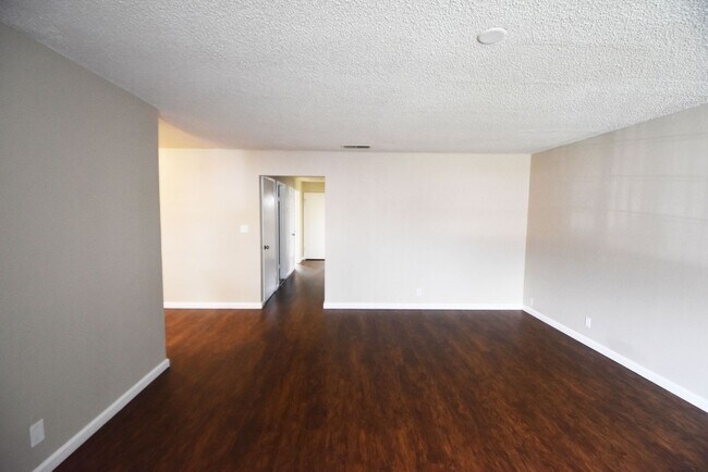 Building Photo - 543 San Remo St