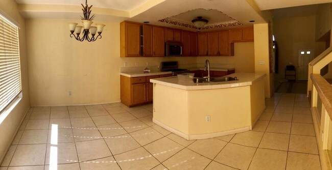 Foto del edificio - 1563 Silver Falls Ave