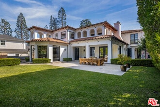Building Photo - 706 N Crescent Dr