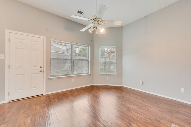 Building Photo - Garden haven 3 bed 2 bath home in H-E-B school district