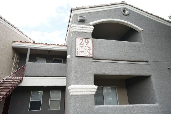 Building Photo - SHOWINGS AVAILABLE NOW