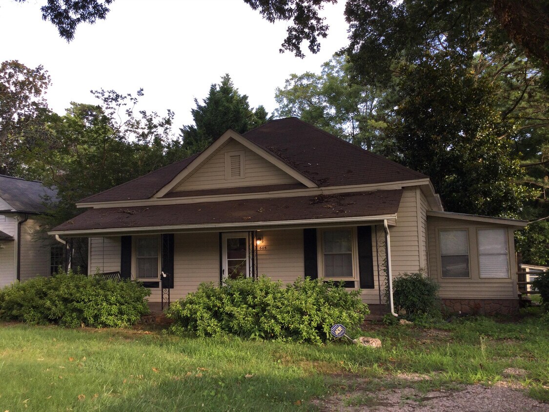 Primary Photo - 605 W South Main St