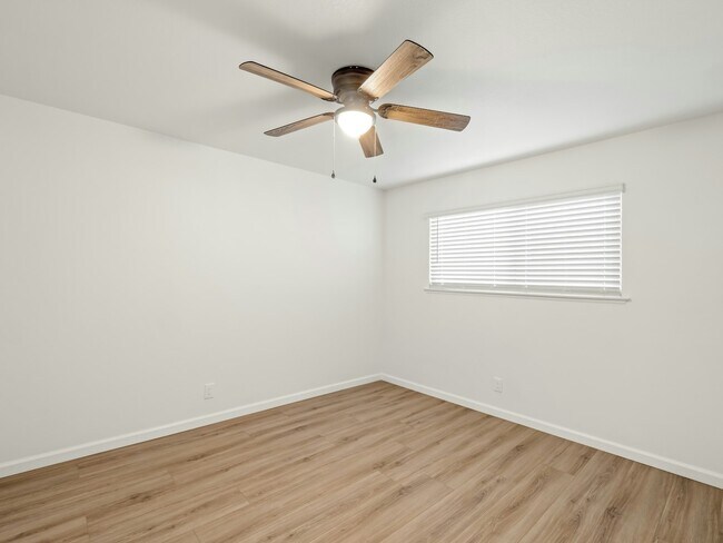 Foto del edificio - 2124 N Glenn Ave