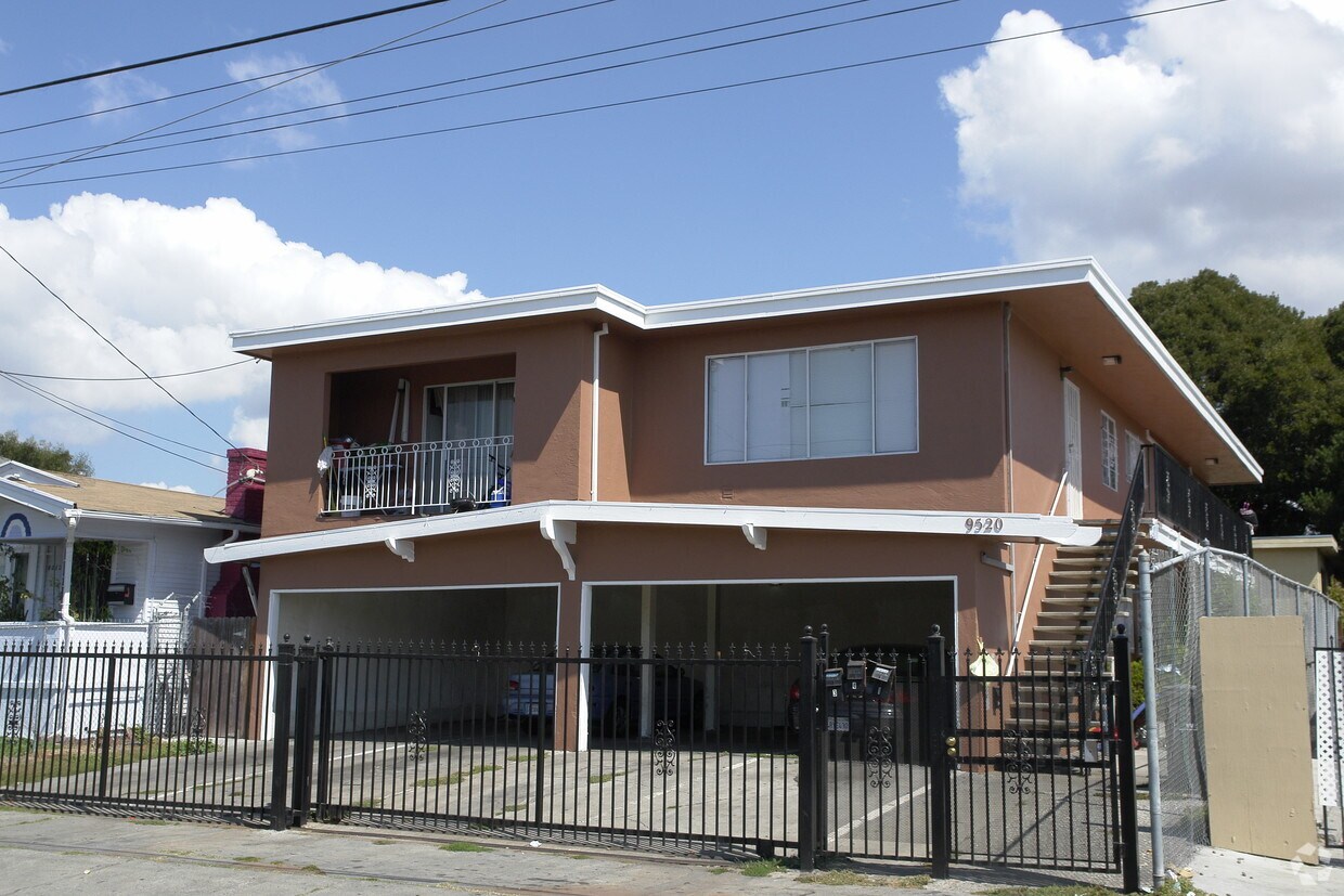 Building Photo - 9520 Olive St